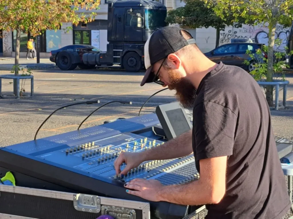 dd28df90-084e-4380-bbbf-9d6a14d24b53